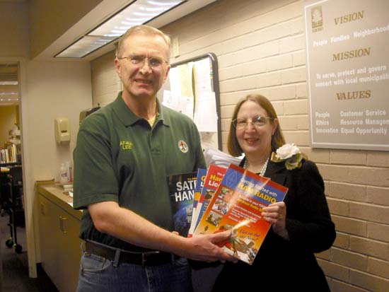 Lee, AF4IA presents books to Sandy Springs library